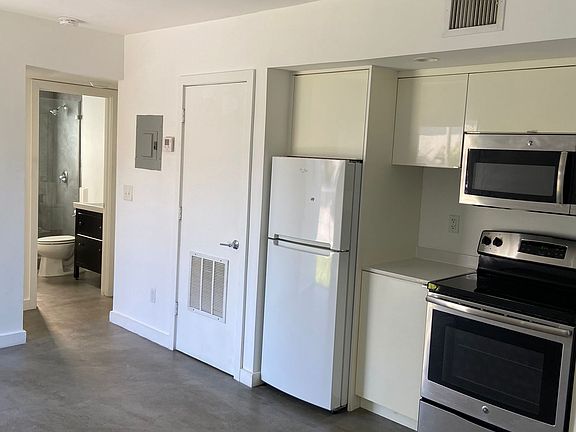 3rd image of 450 NE 62nd St APT 1