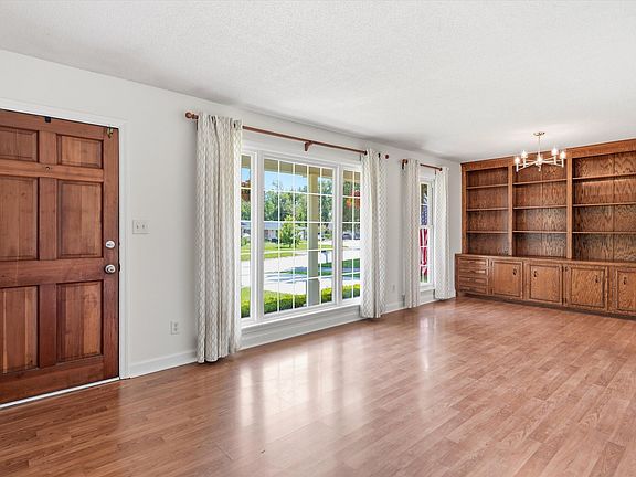 5th image of 102 Belmont Ct