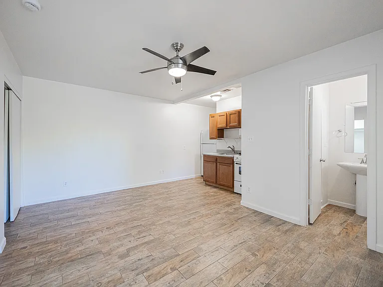1505 E Harvard St — Photo 7