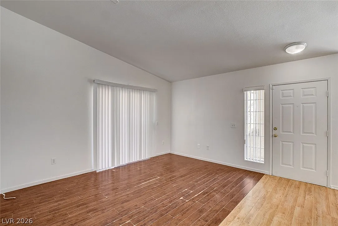 2 bed, 2.0 bath, 968 sqft, $1,295 — Photo 4