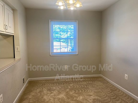 3rd image of 14389 Berkshire Dr