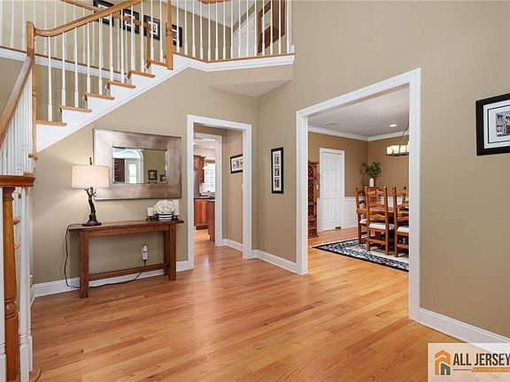 4th image of 213 Cranbury Neck Rd