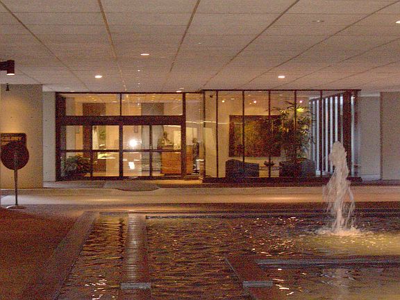 LOVELY FOUNTAIN IN AUTO COURT