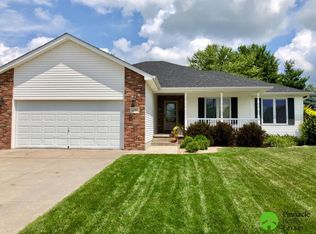6850 Glass Ridge Dr, Lincoln, NE 68526
