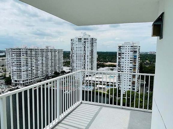 3rd image of 2801 NE 183rd St APT 2017W