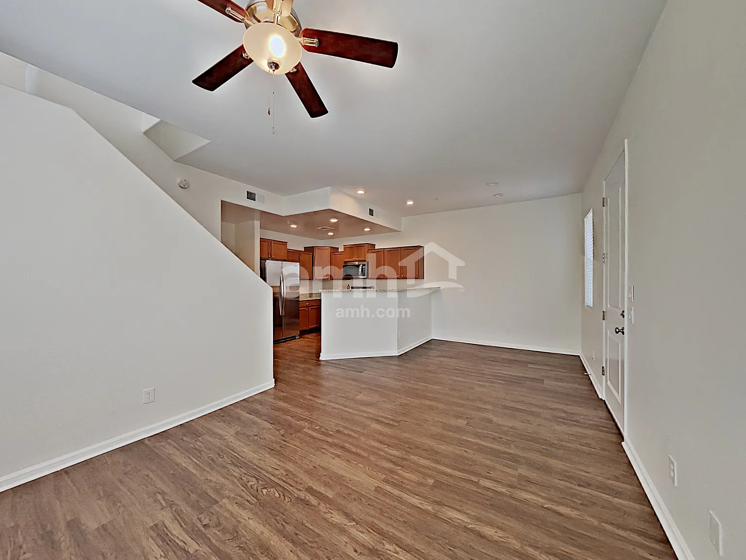 3 bed, 2.5 bath, 1384 sqft, $1,910 — Photo 4