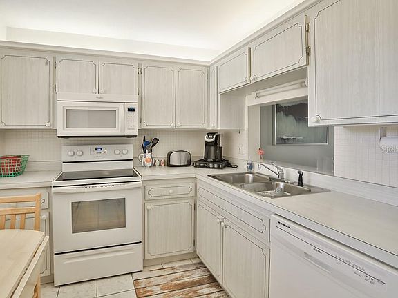 4th image of 10280 Imperial Point Dr W APT 18