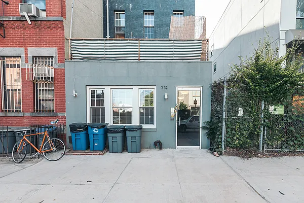 Rented by Nooklyn NYC LLC | media 13