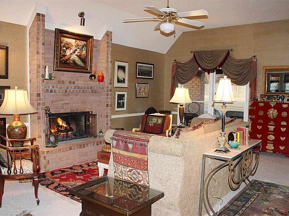 4th image of 8965 Hickory Trail Dr