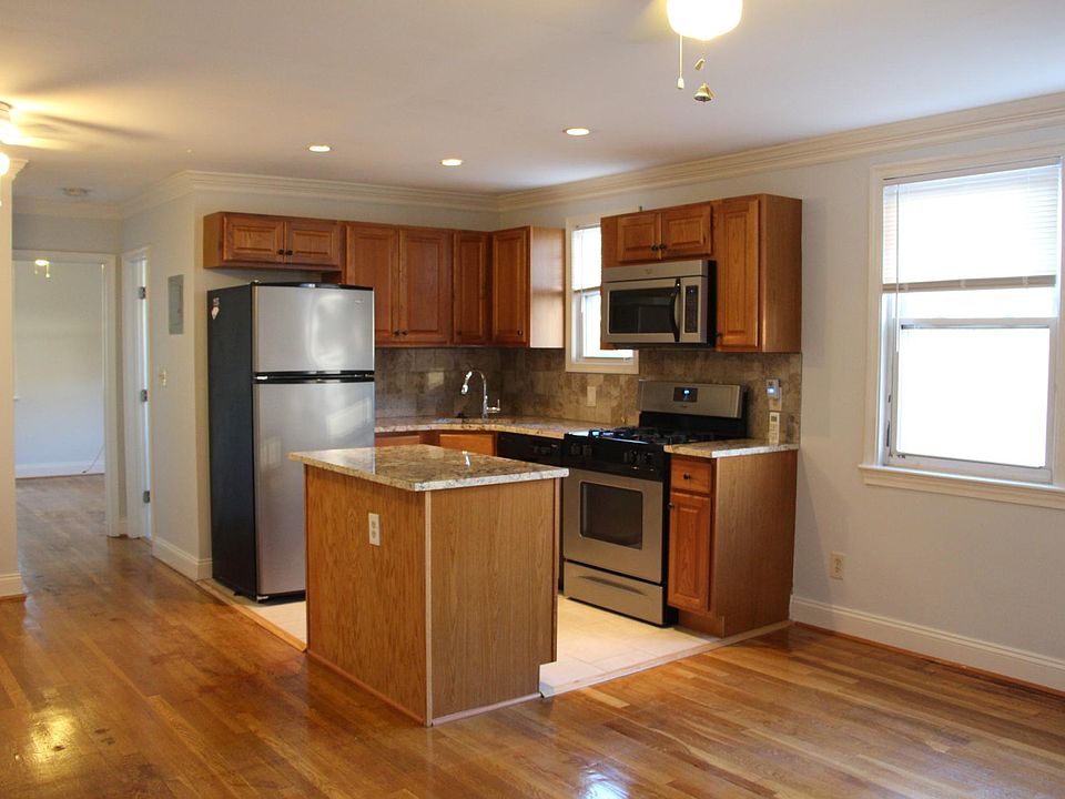 1st image of 727 N Oakland St APT 8