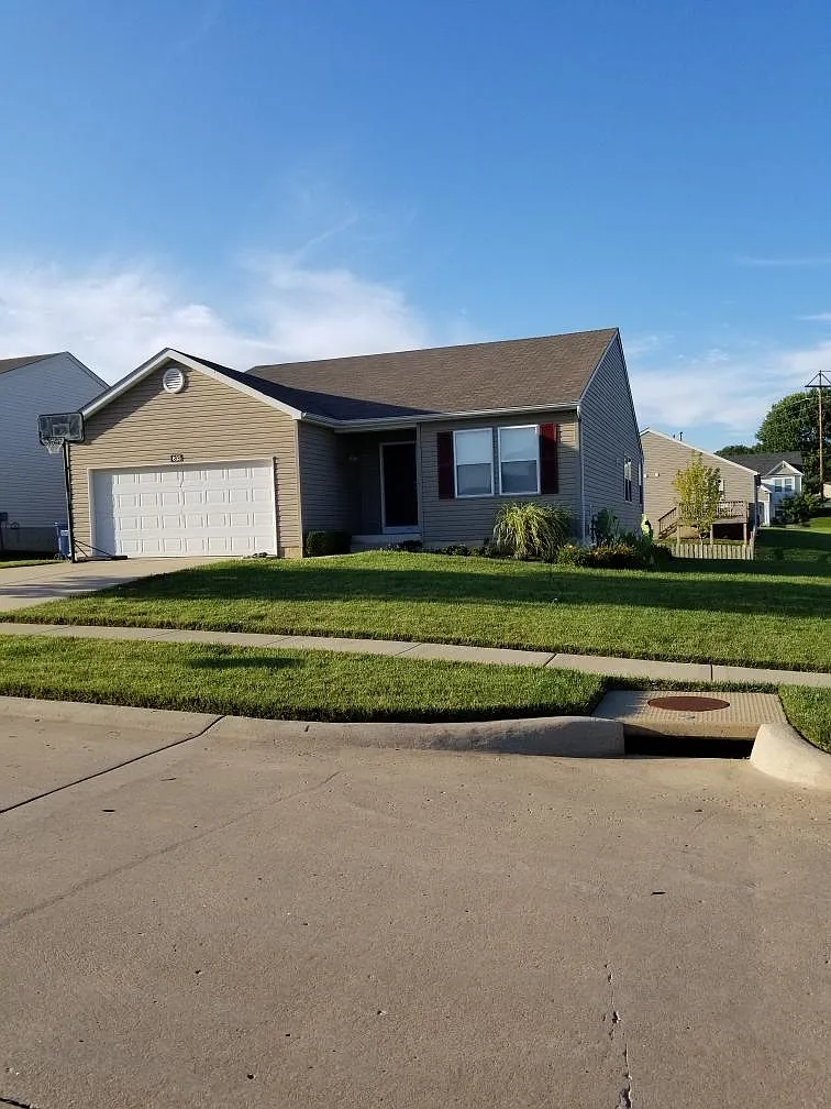 3 bed, 1557 sqft, $2,000 — Photo 1
