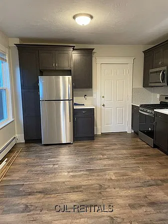 2 bed, 1.0 bath, $2,500 — Photo 2