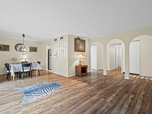 4th image of 10360 Parkside Ave APT 1B