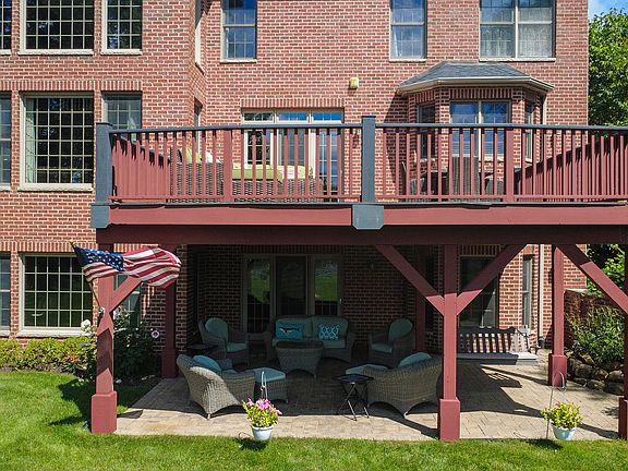 5th image of 413 Edgewater Dr