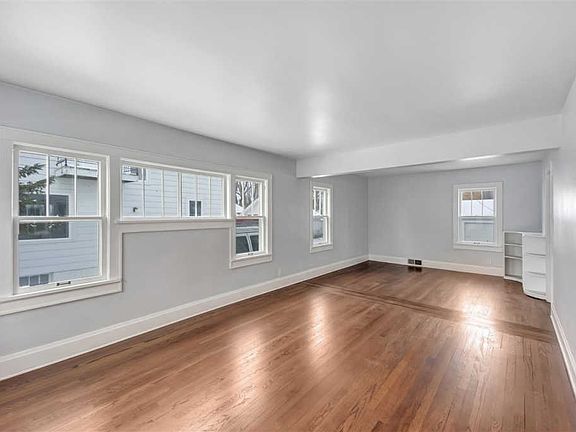 5th image of 1349 Eliza St