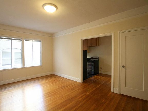 3rd image of 625 Leavenworth St APT 205