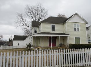 704 Lincoln St, Carthage, MO 64836