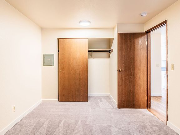 5th image of 11002 35th Ave NE #105