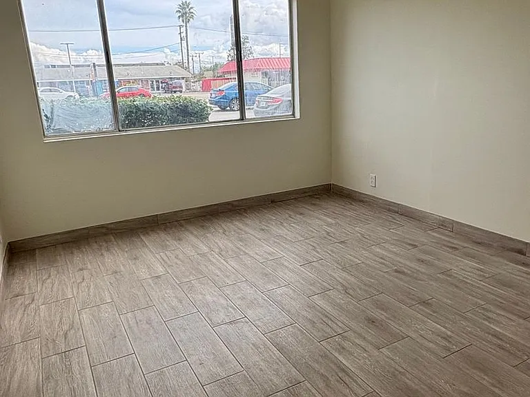 1951 N Ventura Rd — Photo 12