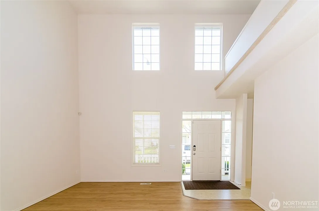 3 bed, 2.5 bath, 2158 sqft, $2,600 — Photo 3
