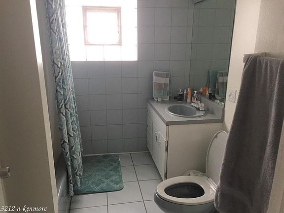 2nd image of 3212 N Kenmore Ave #1225