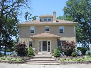 29882 Bayview Dr, Grosse Ile, MI 48138