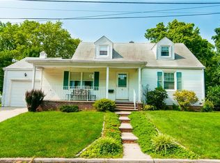 50 Delaware Ave, Metuchen, NJ