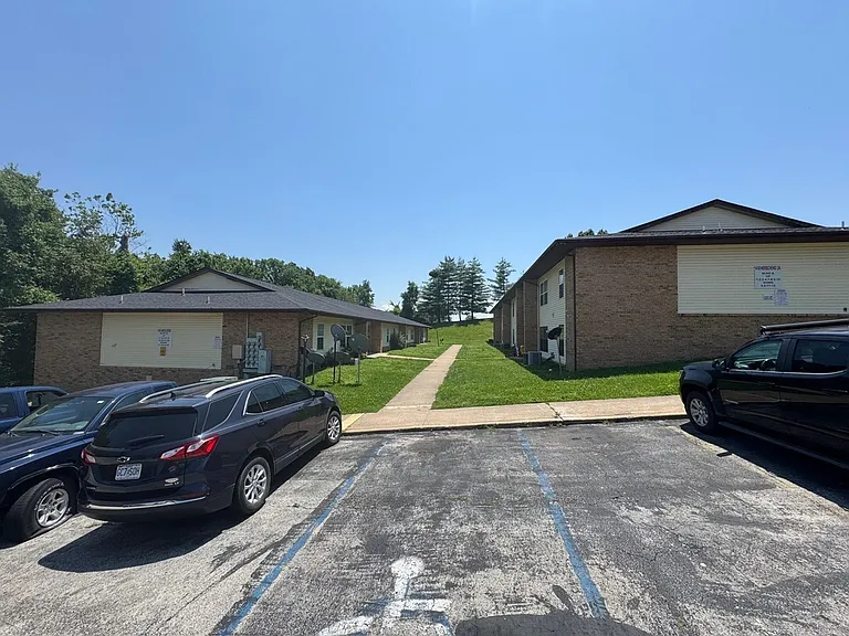 1450 Herschend Ln — Photo 4