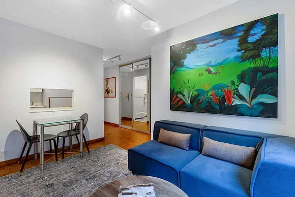 Sold by R New York | media 3