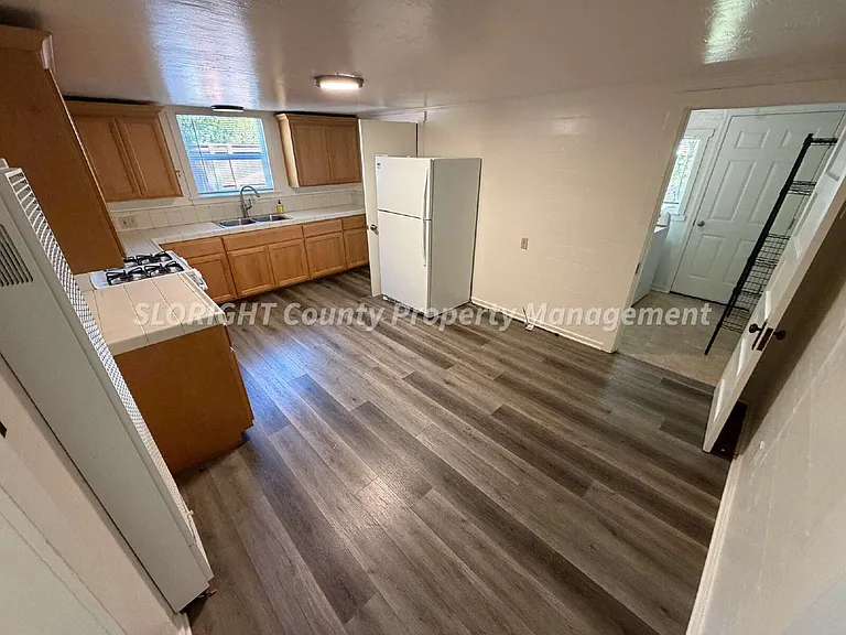1243 Bond St — Photo 5