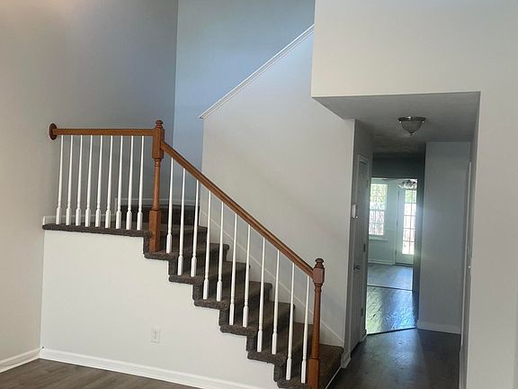 3rd image of 605 Goodale Ln