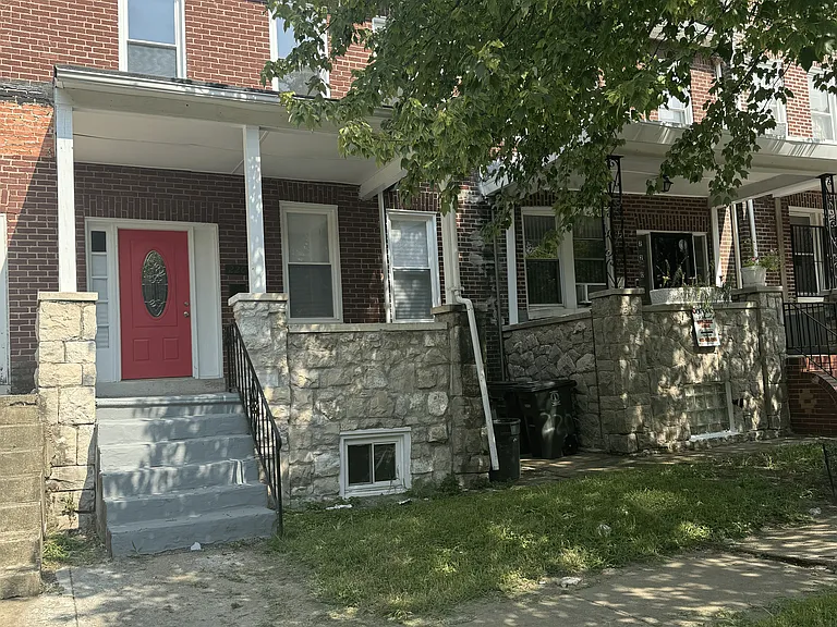 2206 Whittier Ave — Photo 2