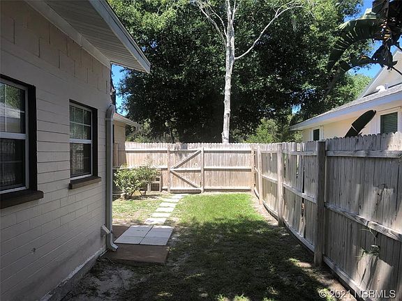 5th image of 190 Poinciana Ave