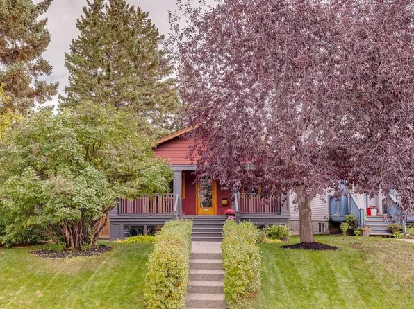 3212 W 30th St SW, Calgary, AB T3E 2M7