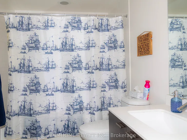 30 Roehampton Ave #2101 — Photo 14