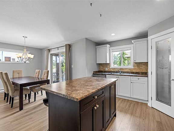 4th image of 429 Alpen Way