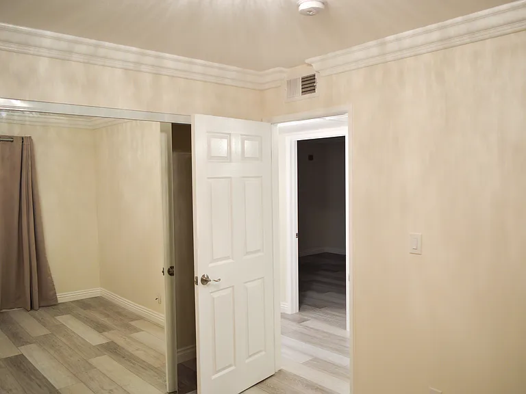 1726 Winona Blvd #104 — Photo 22