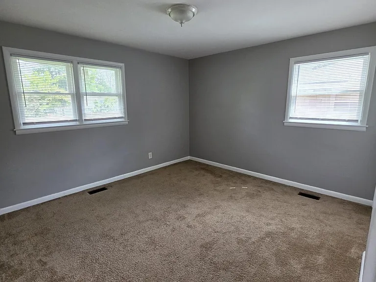 2024 Heather Way — Photo 8