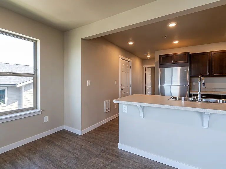 519 N Forest St — Photo 8