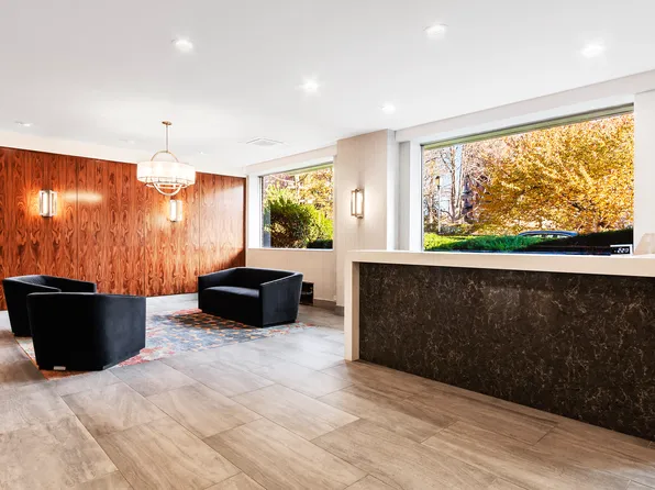 3935 Blackstone Avenue image 13 of 17