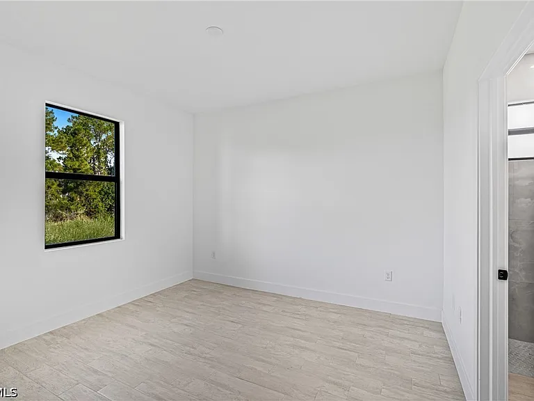 2220 Kenneth Ave S — Photo 10