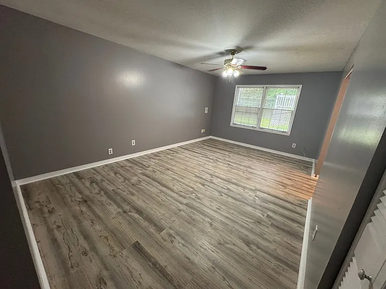 1054 Gallen Ct — Photo 11