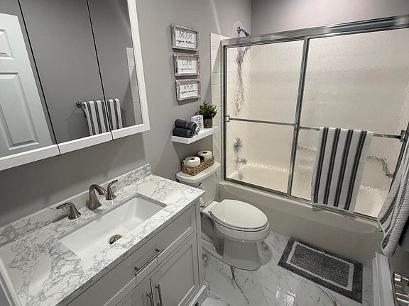 3rd image of 120B Ironwood Plaza