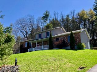 26 Applewood Dr, Hawley, PA 18428
