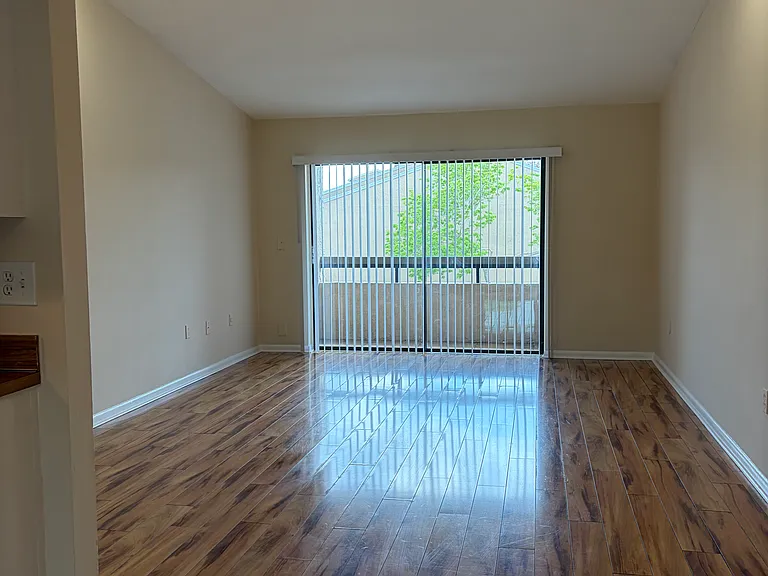 5169 Vineland Rd #B208 — Photo 7