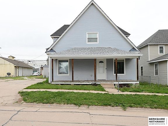 2nd image of 412 2nd St