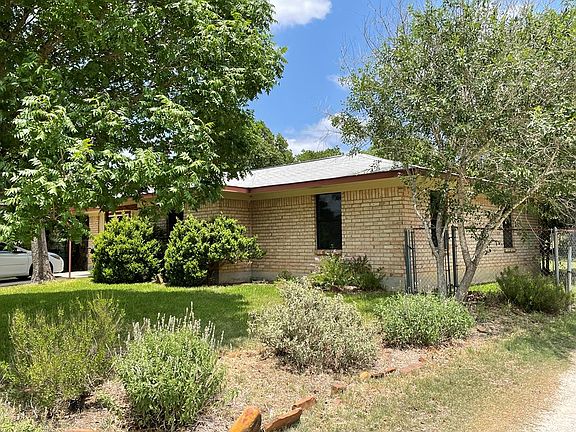 2nd image of 1206 Lazy Creek Ln