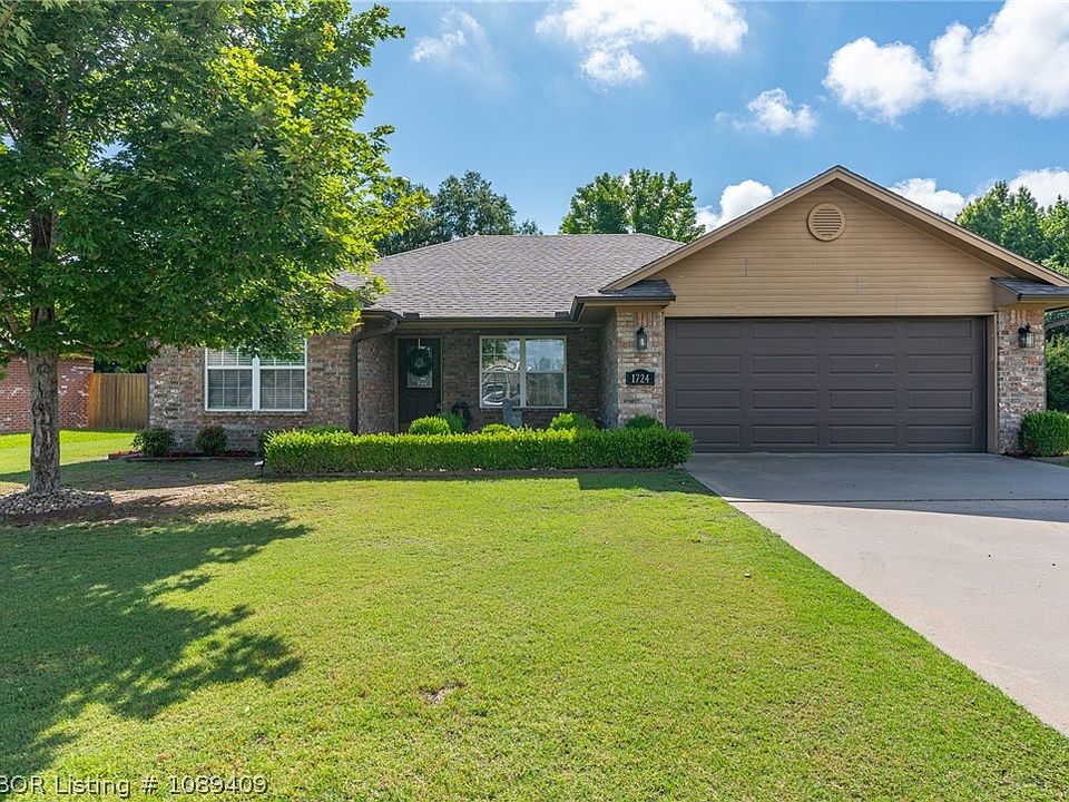 1st image of 1724 Riley Cir