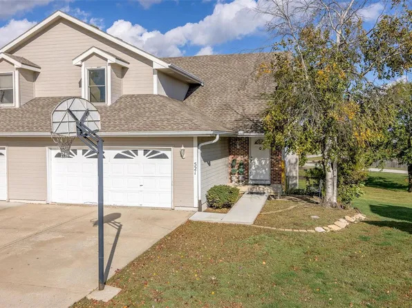 521 Cape Cod Ct, Smithville, MO 64089