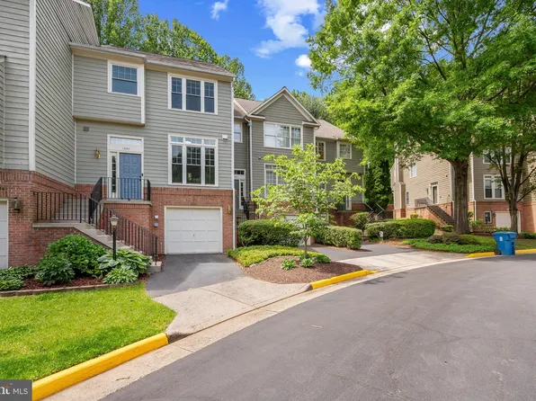 1242 Weatherstone Ct, Reston, VA 20194